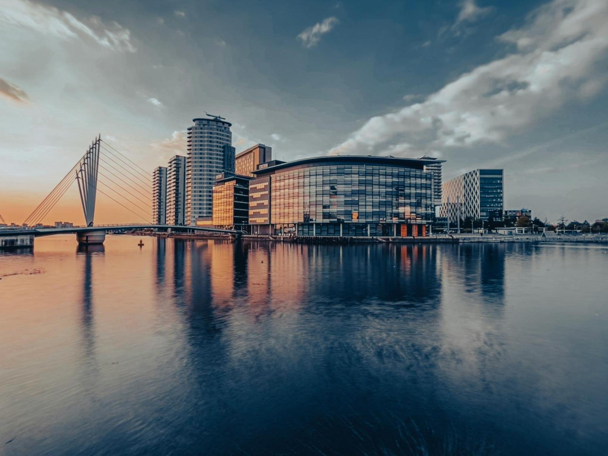 Relaxing 1-Bed Flat In Salford With Street Parking Appartement Manchester Buitenkant foto
